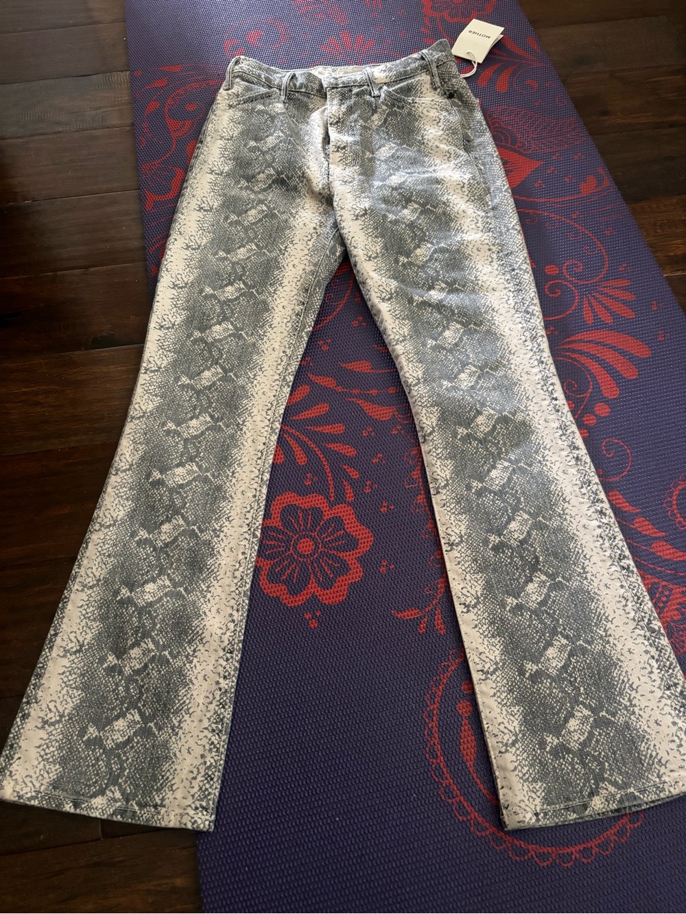 MOTHER NWT-Snakeskin-Print cropped flared jeans